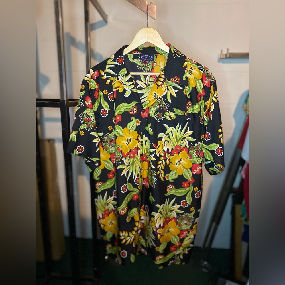 Pacific & Co. Floral Tropical Vacation Shirt